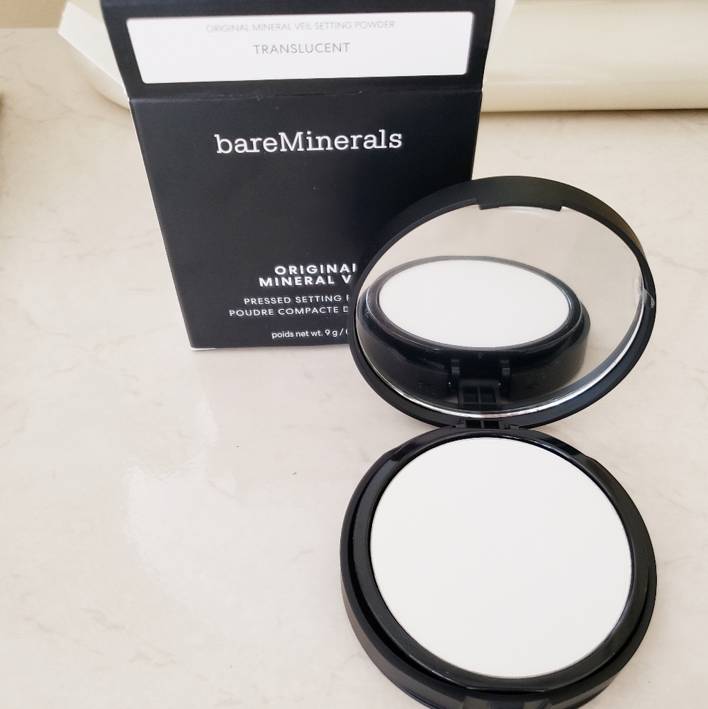 bareMinerals Original Mineral Veil Pressed Powder in Black Packaging
